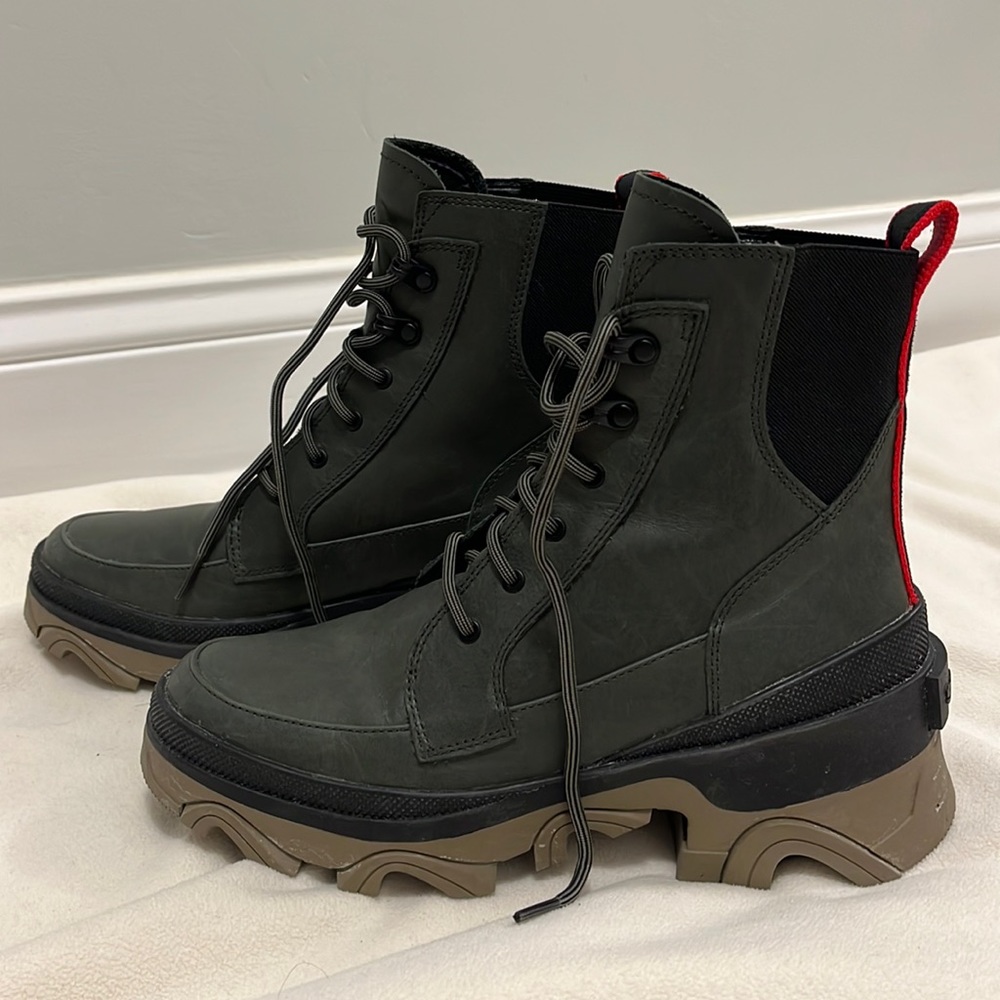 Sorel Green and Black Leather Boot